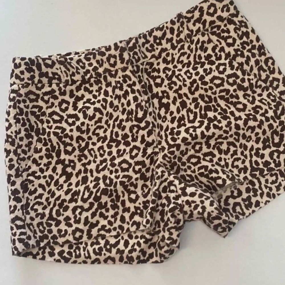 J.Crew Linen Leopard Shorts pockets & belt loops - Picture 8 of 8